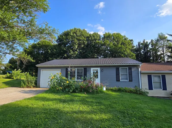 10 Memory Ln, Stewartstown, PA 17363