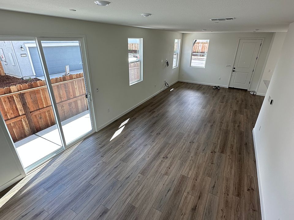 Living/Dining Area