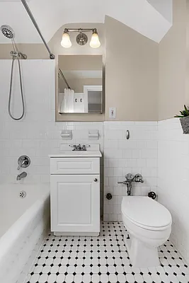 Rented by Cooper & Cooper Real Estate | media 22