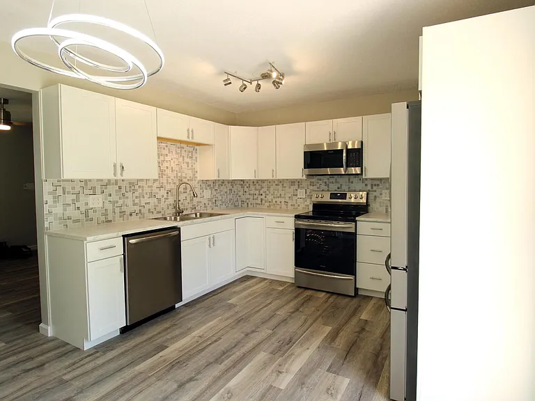 1529 Texas Dr — Photo 2