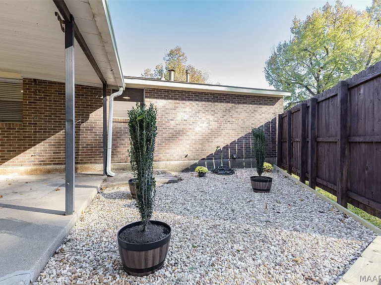 617 Wisteria Rd — Photo 38