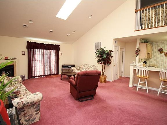 3rd image of 1017 Trail Side Ct