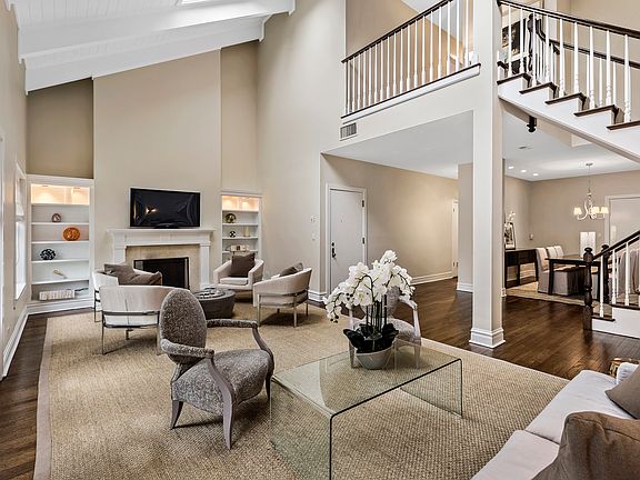 5th image of 327 W Belden Ave #3