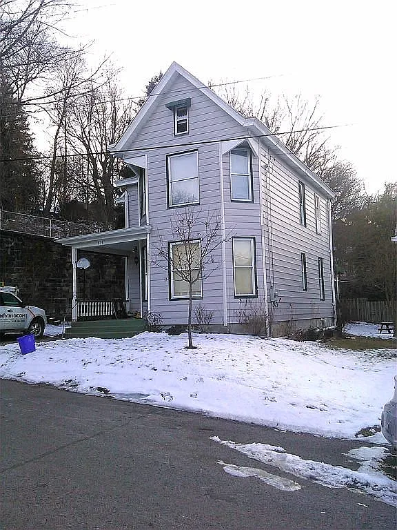 814 4th St photo 1