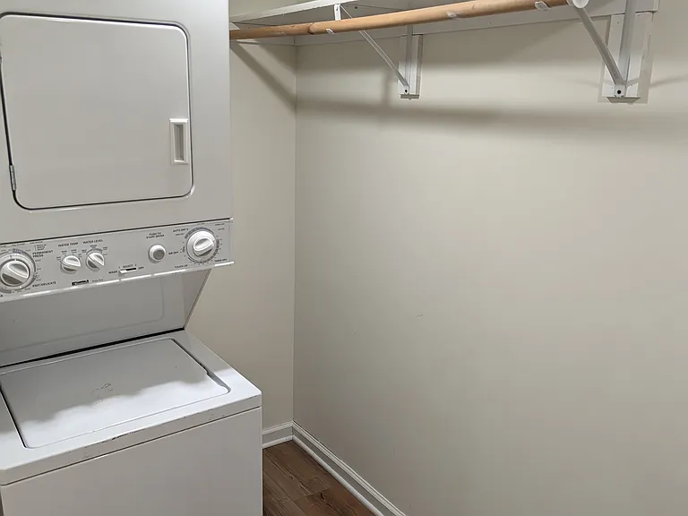 211 Oak St S #3 — Photo 6