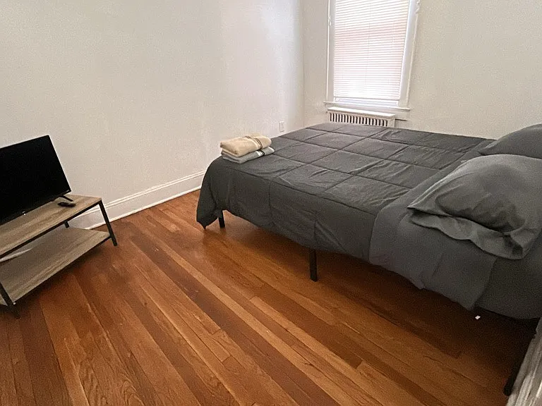 370 E 18th St #2 — Photo 3