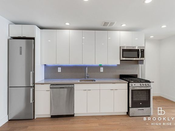5th image of 11 Crooke Ave APT 4A