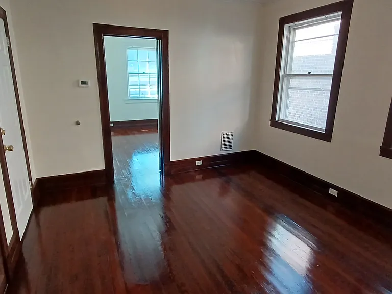 260 Bond St — Photo 10