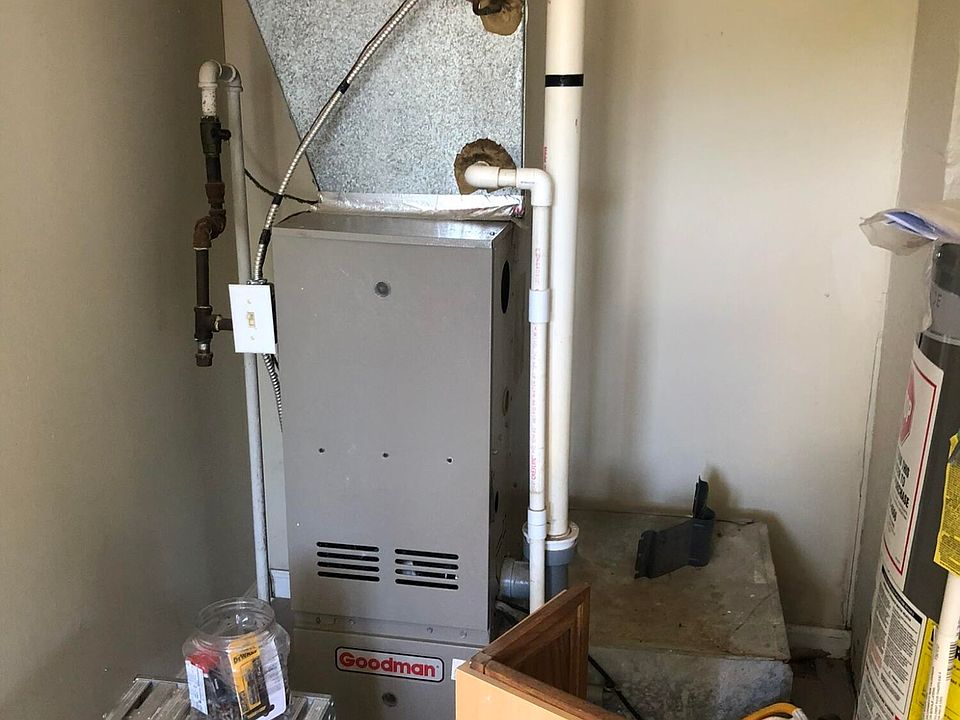 2nd image of 310 Larchmont Ave