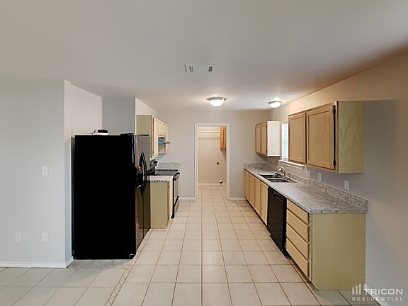 5th image of 204 Dean Ct