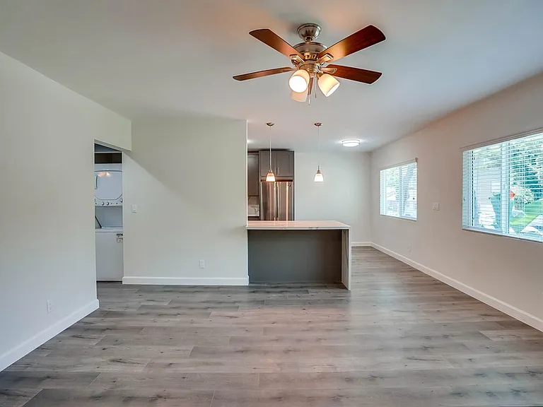 544 Evergreen St — Photo 13