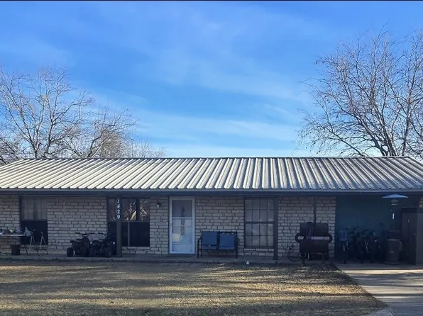 1429 W Torrey St, Granbury, TX 76048