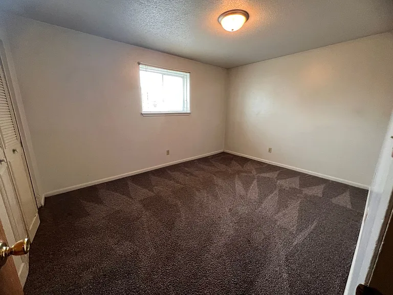3203 Spring Valley Ln E — Photo 3