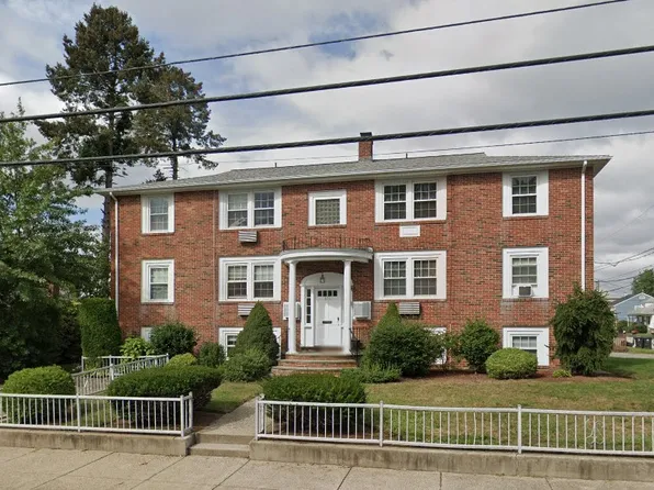 6-126 Waterman St, Pawtucket, RI 02861