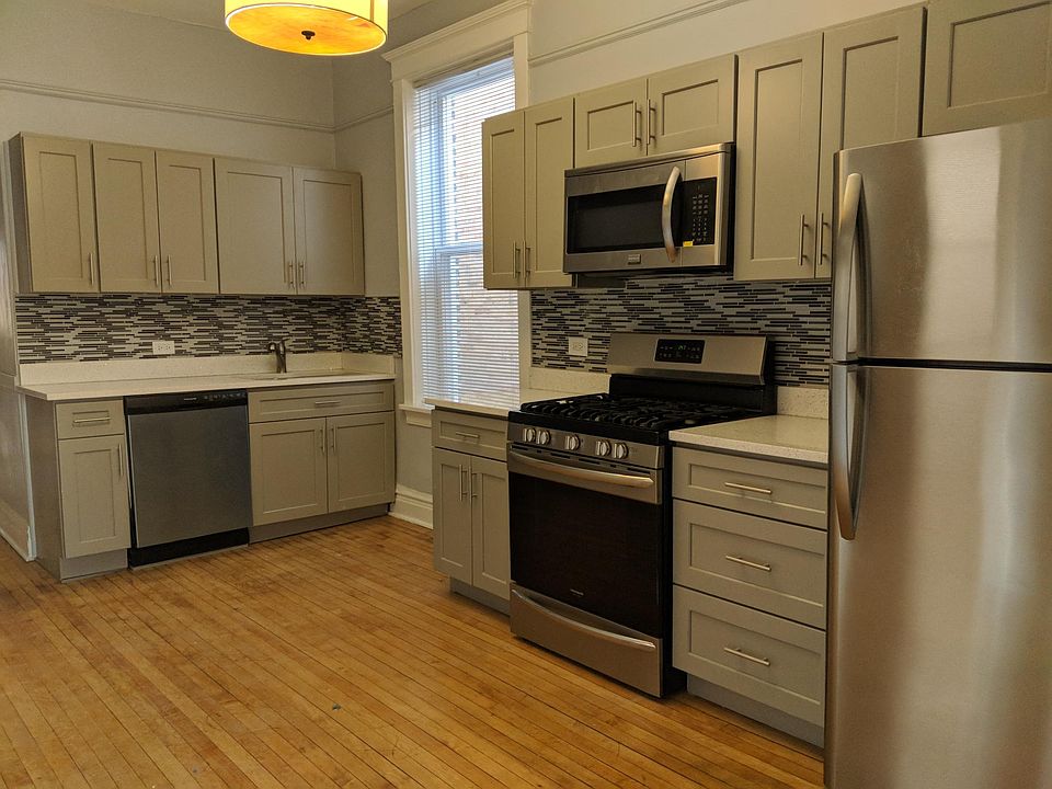 1st image of 1036 N Marshfield Ave #3