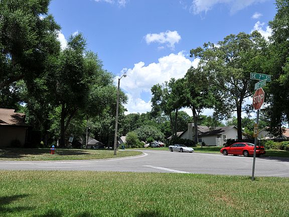 4th image of 702 SE 42nd Ave