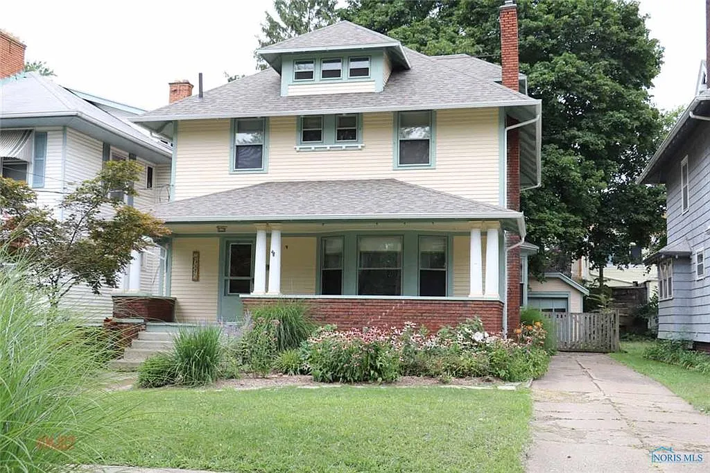 2924 Parkwood Ave photo 1