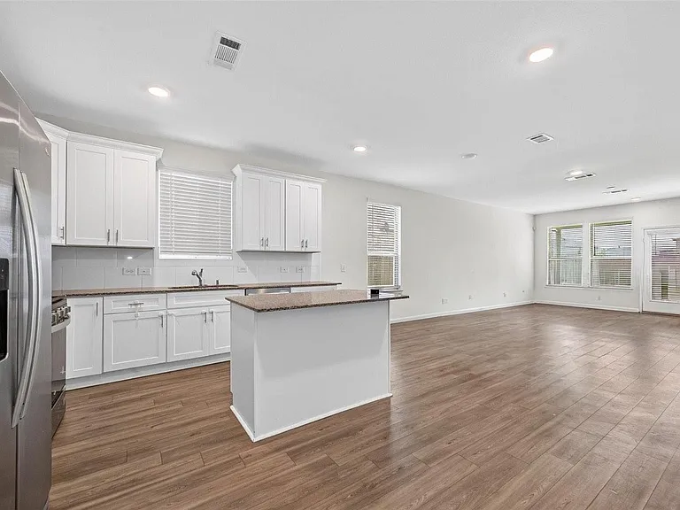 8111 Star Terrace Dr — Photo 6