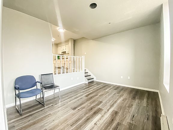 4th image of 51 King St W #302