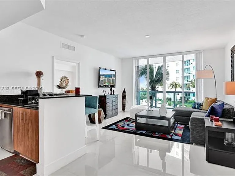 7900 Harbor Island Dr #704 — Photo 14