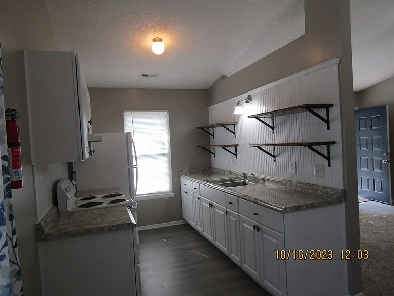 1256 Eaglewood Dr — Photo 9