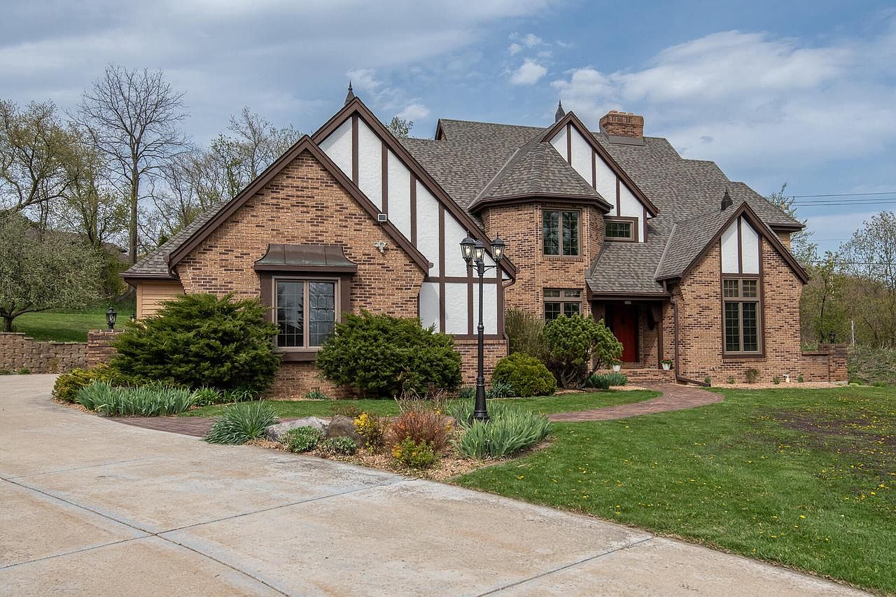 6140 Overlook COURT, Greendale, WI 53129 Zillow