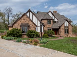 6140 Overlook Ct, Greendale, WI 53129