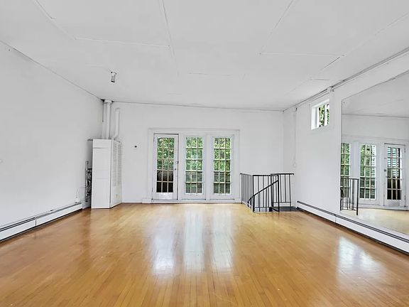 5th image of 204 Richards St #1