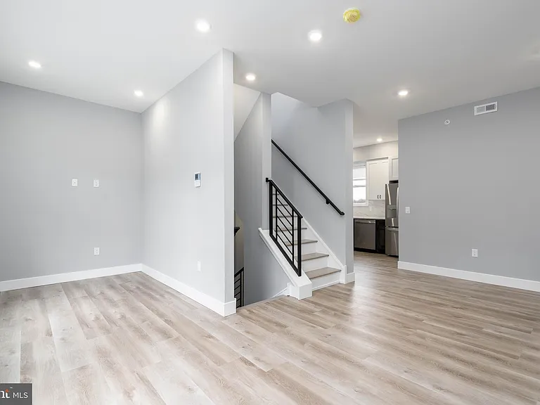 2323 E Cabot St #3 — Photo 9
