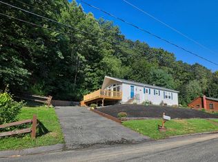 27 Evergreen Dr, Holyoke, MA 01040