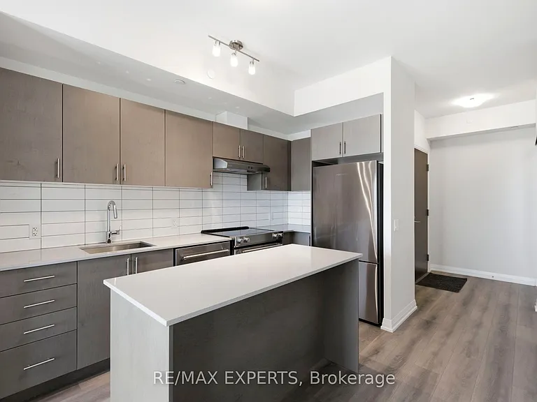 9000 Jane St #1220 — Photo 1