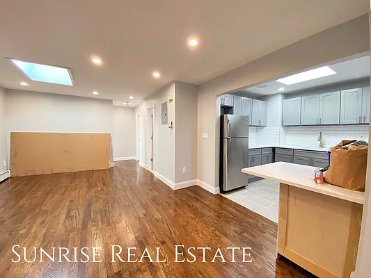 Rented by Sunrise Real Estate | media 12
