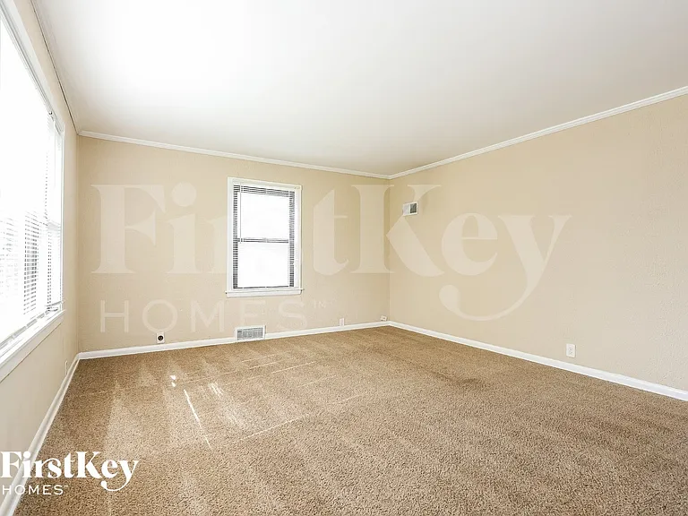 723 Fulton Ave — Photo 7