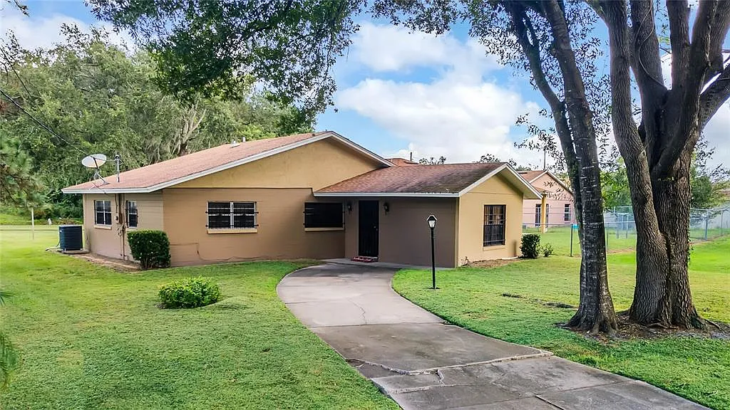 3 bed, 1.5 bath, 1351 sqft, $2,250 — Photo 1