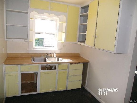 3rd image of 214 S Miami St