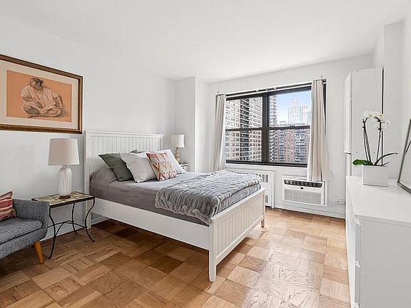 4th image of 205 W End Ave #10A