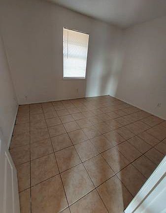3rd image of 306 E Roberts Ave #5