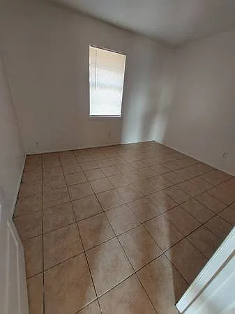 306 E Roberts Ave #13 — Photo 3
