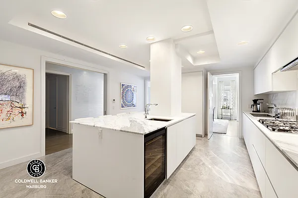 Rented by Coldwell Banker Warburg | media 5