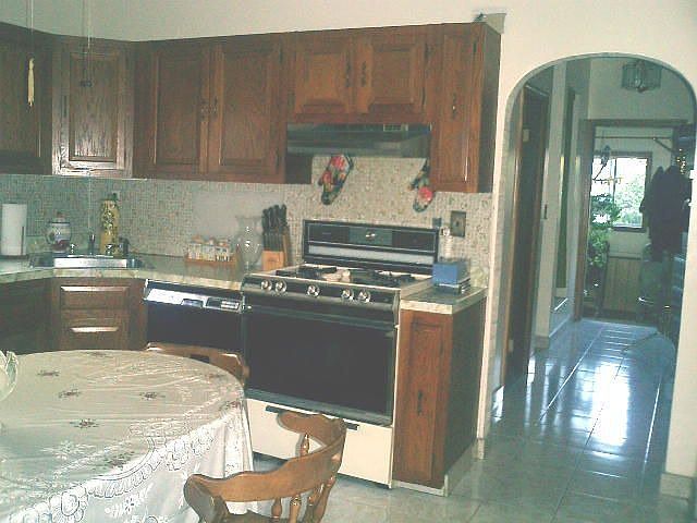 Large eatin Kitchen