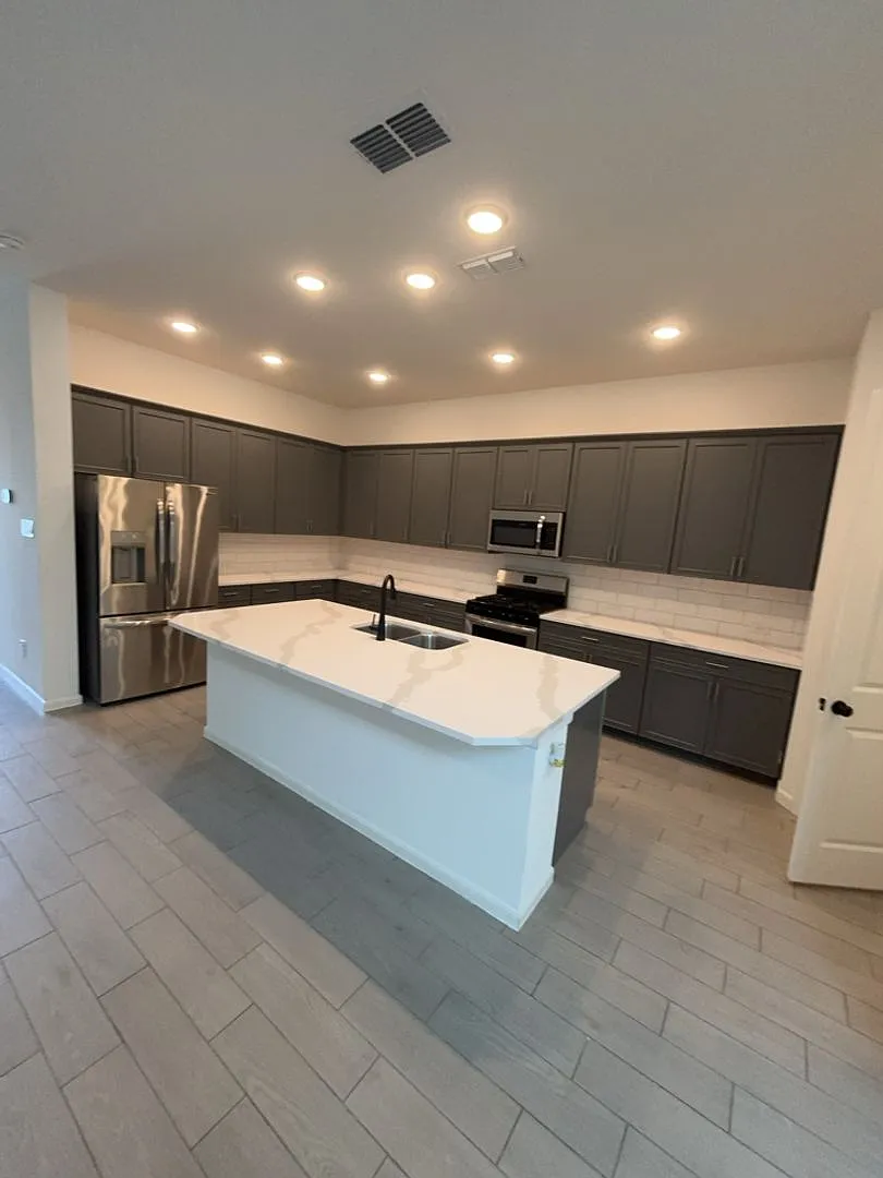 1542 Park Path Dr **Ask About Our No Cash Deposit Option — Photo 2