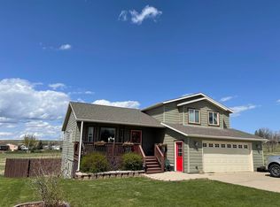 827 Ridgeview St, Belle Fourche, SD 57717