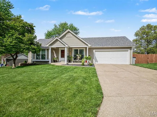 4571 Clearbrook Dr, Saint Charles, MO 63304
