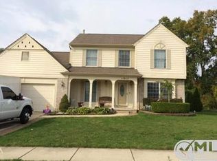41569 Shoals Dr, Sterling Heights, MI