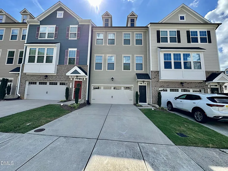 822 Richmont Grove Ln — Photo 1