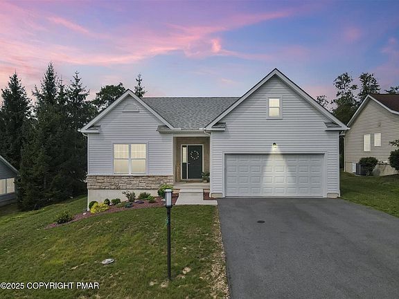4th image of 318 Golden Oaks Dr