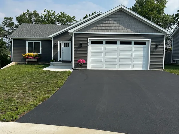317 Buena Ter, Antioch, IL 60002
