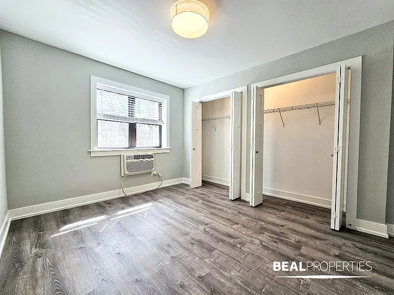445 W Barry — Photo 72