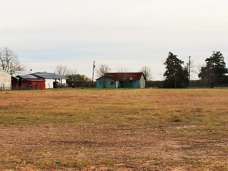 9600 Highway 290 E — Photo 4