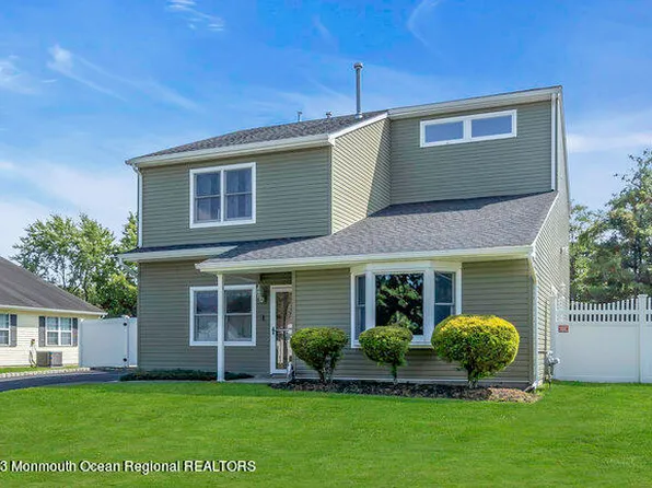 17 Colonial Drive, Tinton Falls, NJ 07753